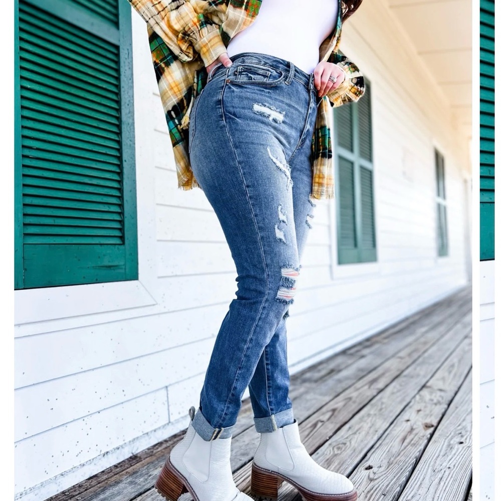 New Judy Blue Boy Toy Light Wash High Rise Cuffed Boyfriend Distressed Jeans - Picture 8 of 14